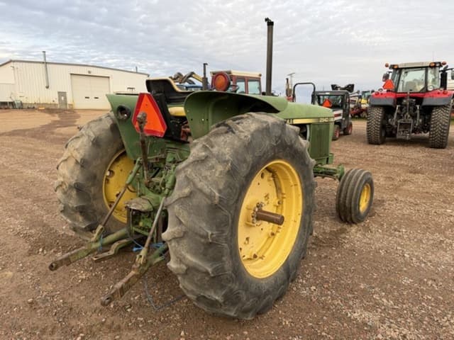 Image of John Deere 2940 equipment image 4