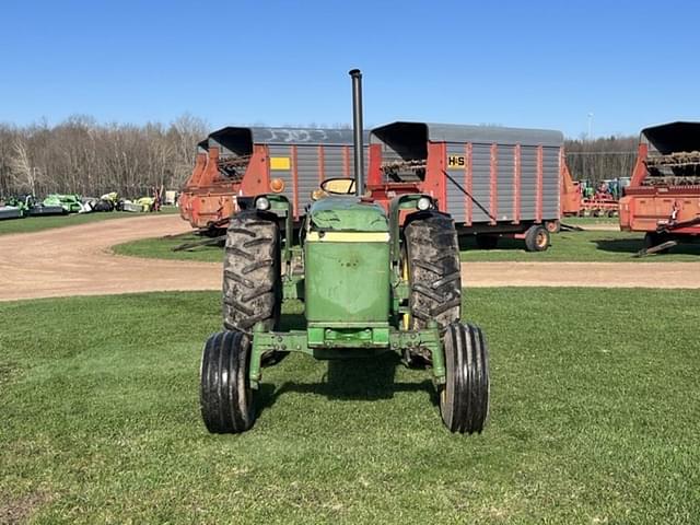Image of John Deere 2940 equipment image 1