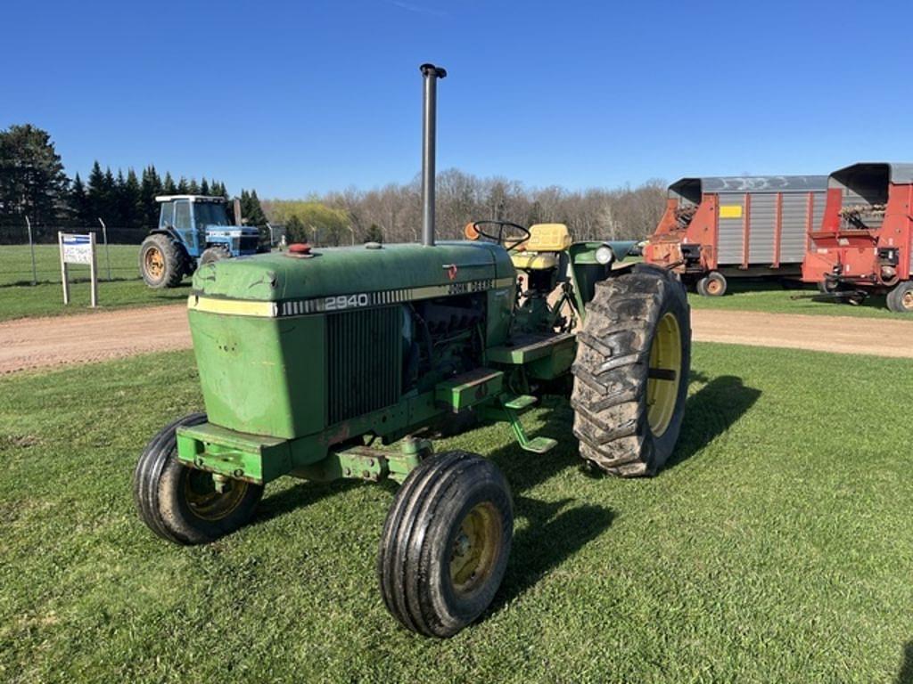 Image of John Deere 2940 Primary image