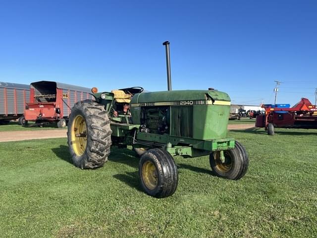 Image of John Deere 2940 equipment image 2