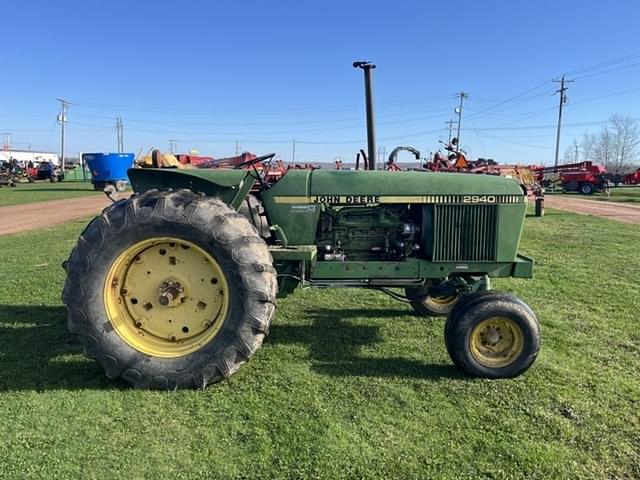 Image of John Deere 2940 equipment image 3