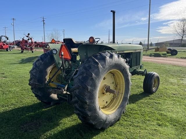 Image of John Deere 2940 equipment image 4