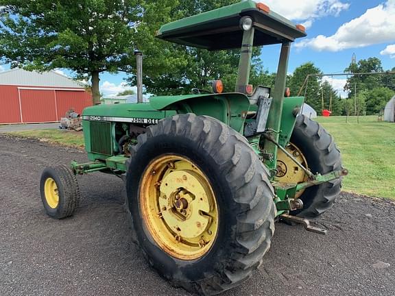 Image of John Deere 2940 equipment image 1