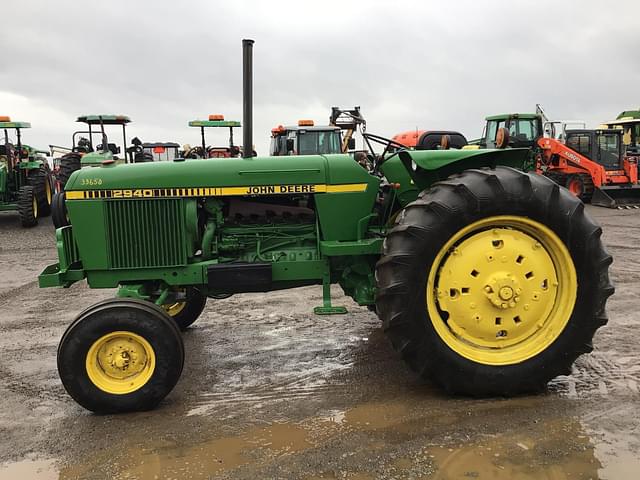 Image of John Deere 2940 equipment image 1