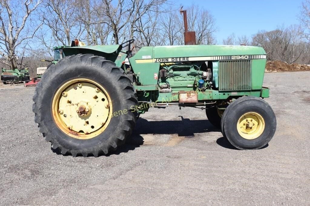 1980 John Deere 2940 Equipment Image0