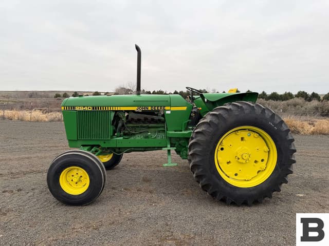Image of John Deere 2940 equipment image 1