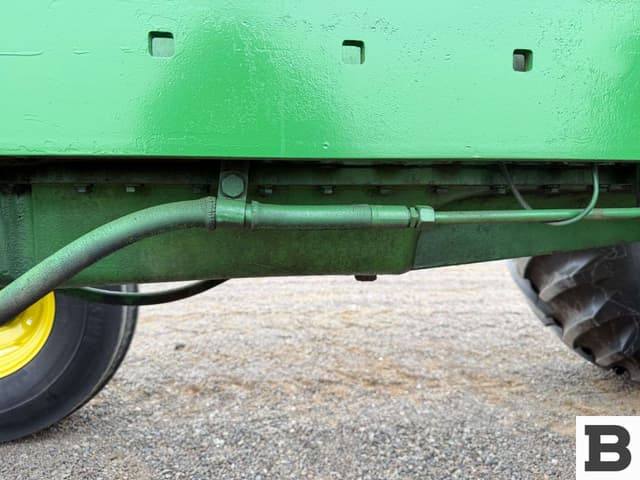 Image of John Deere 2940 equipment image 4