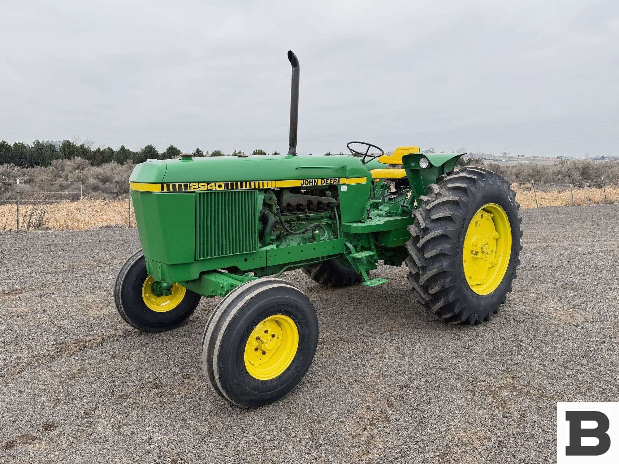 1980 John Deere 2940 Equipment Image0
