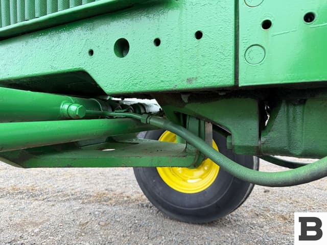 Image of John Deere 2940 equipment image 3