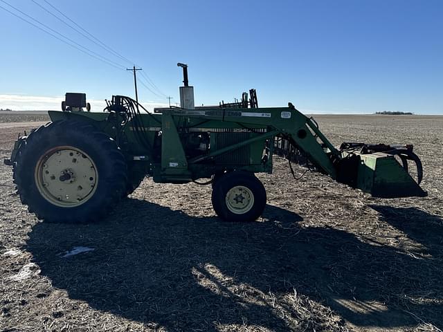 Image of John Deere 2940 equipment image 3