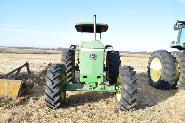 Image of John Deere 2940 equipment image 1