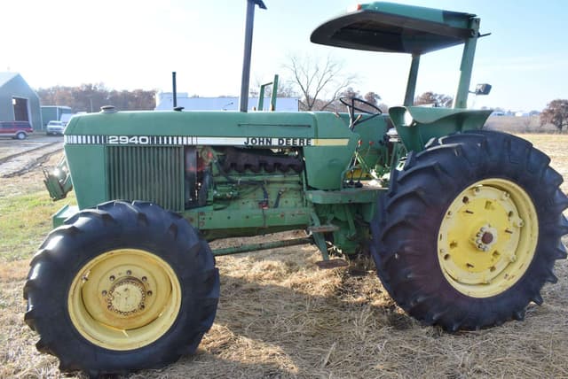 Image of John Deere 2940 equipment image 3