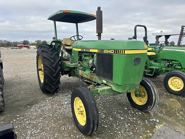 Image of John Deere 2940 equipment image 1