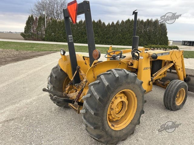 Image of John Deere 302A equipment image 2