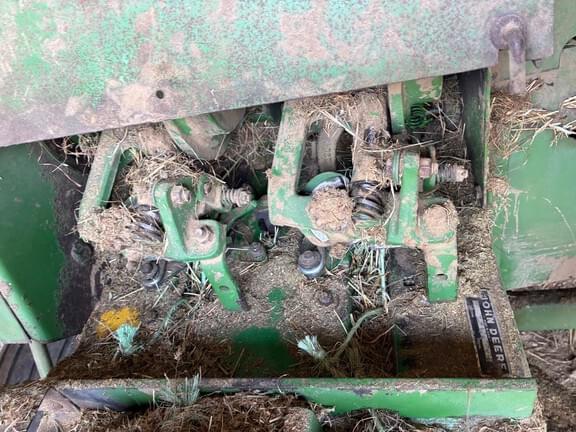 Image of John Deere 336 equipment image 1