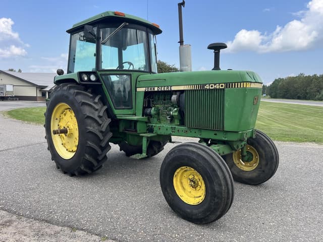Image of John Deere 4040 equipment image 1