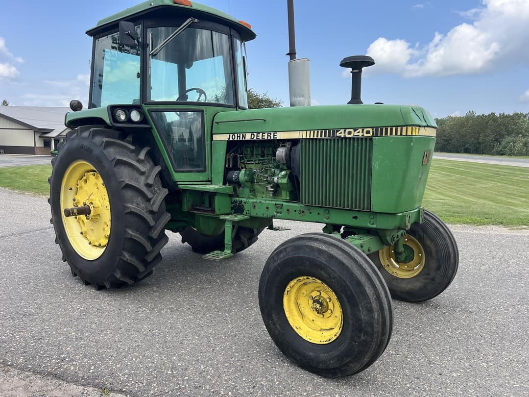 Image of John Deere 4040 Primary image