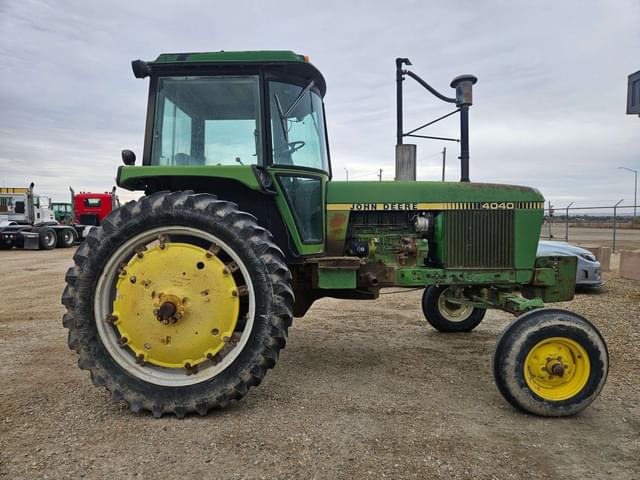 Image of John Deere 4040 equipment image 2