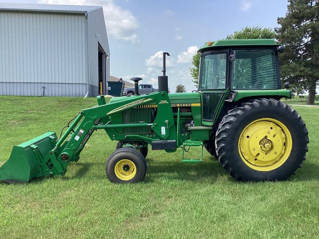 Image of John Deere 4040 equipment image 1