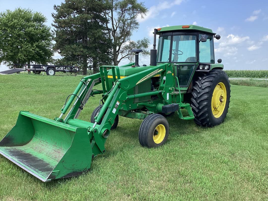 Image of John Deere 4040 Primary image