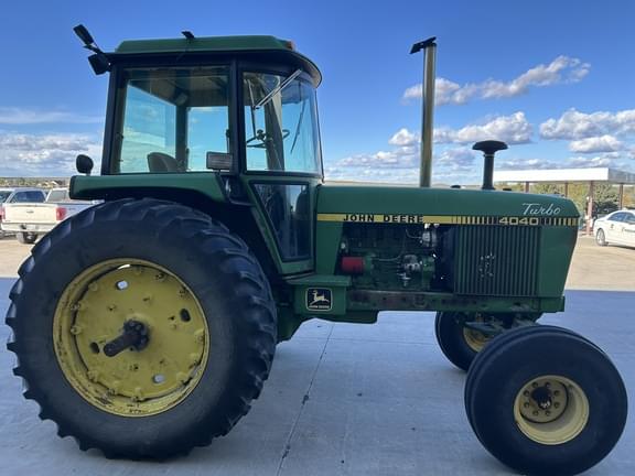 Image of John Deere 4040 equipment image 3