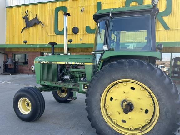 Image of John Deere 4040 equipment image 1