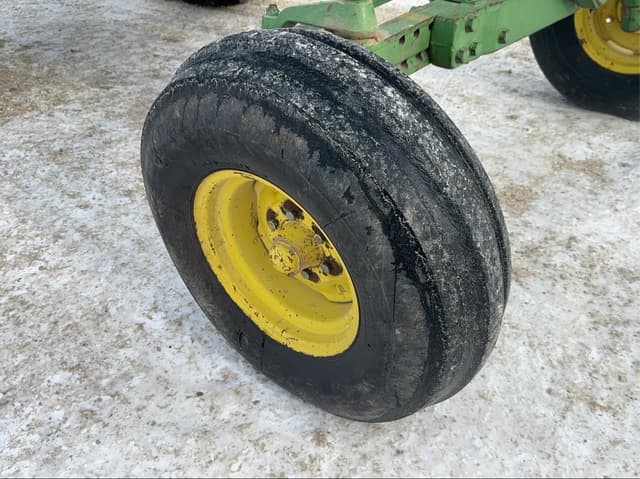 Image of John Deere 4240 equipment image 1