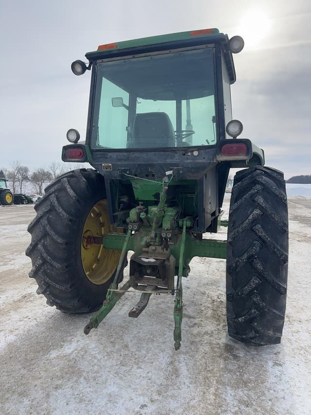 Image of John Deere 4240 equipment image 4