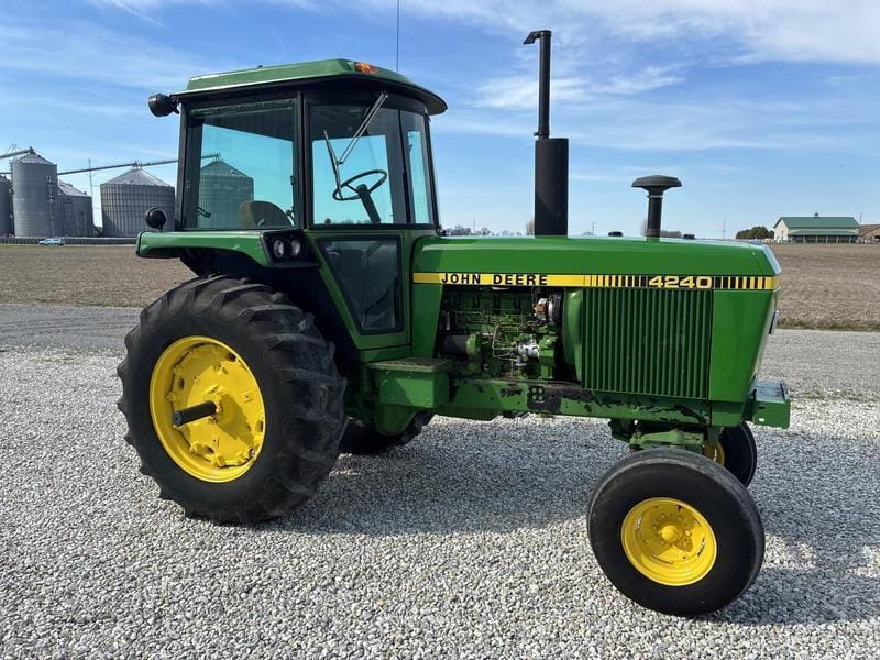 1980 John Deere 4240 Equipment Image0