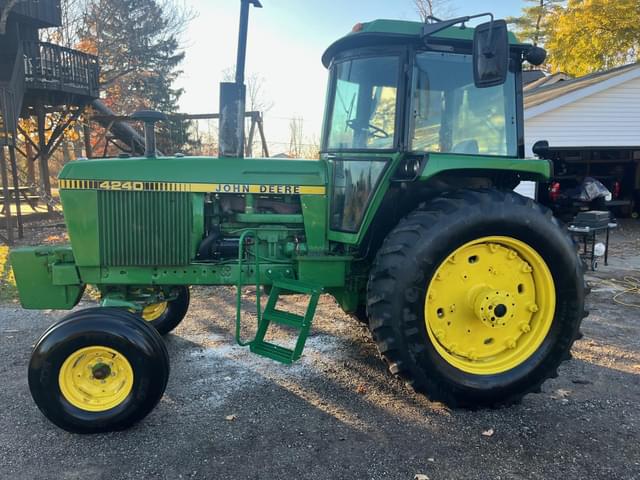Image of John Deere 4240 equipment image 1