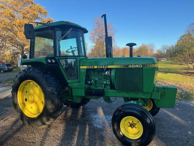 Image of John Deere 4240 equipment image 2