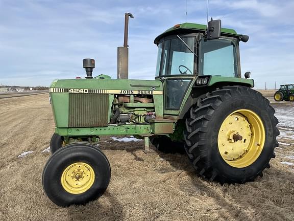 Image of John Deere 4240 equipment image 1