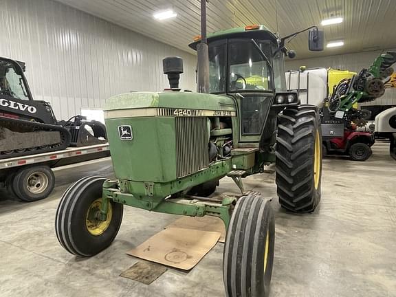 Image of John Deere 4240 equipment image 1