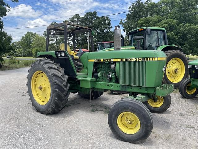 Image of John Deere 4240 equipment image 1