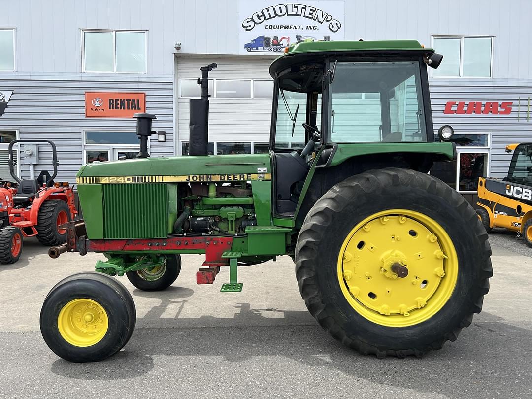Image of John Deere 4240 Primary image