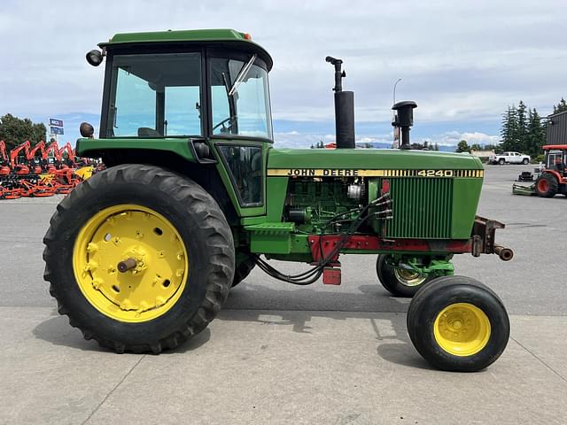 Image of John Deere 4240 equipment image 4