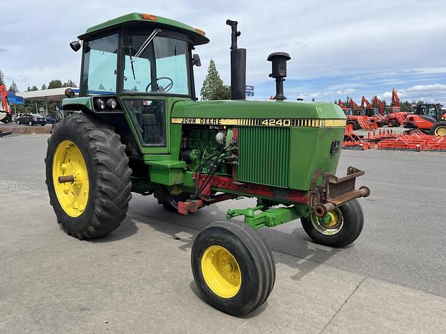 Image of John Deere 4240 equipment image 3