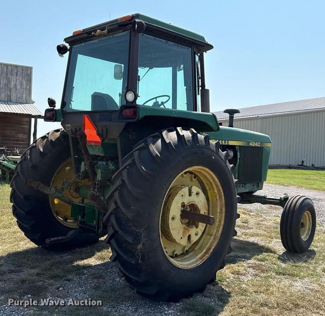 Image of John Deere 4240 equipment image 4