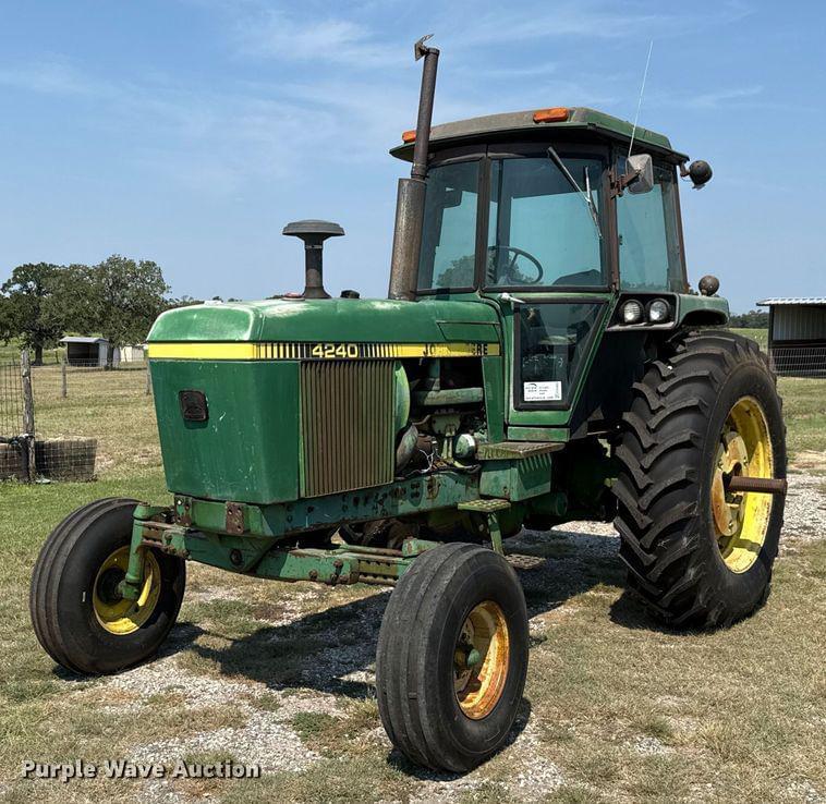 Image of John Deere 4240 Primary image