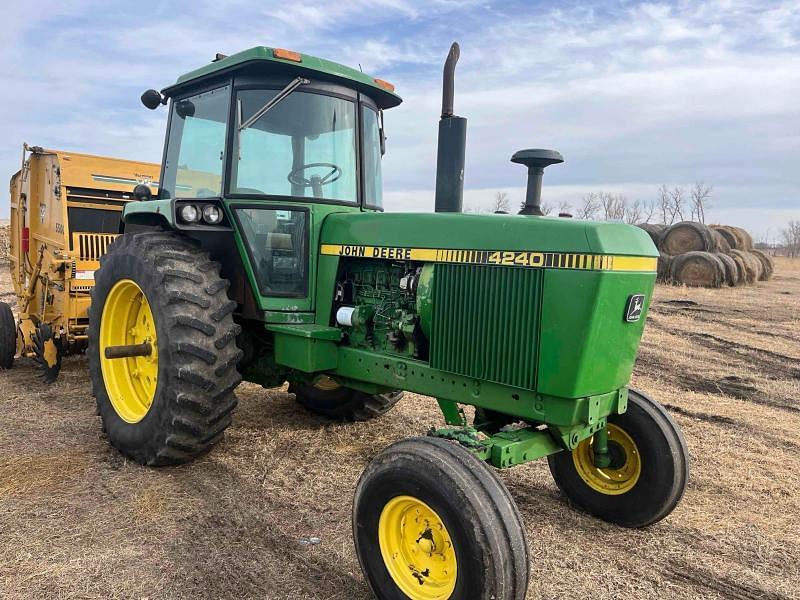 Image of John Deere 4240 Primary image