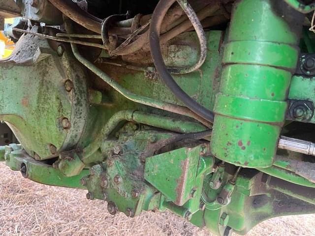 Image of John Deere 4240 equipment image 4