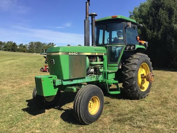 Image of John Deere 4440 equipment image 1