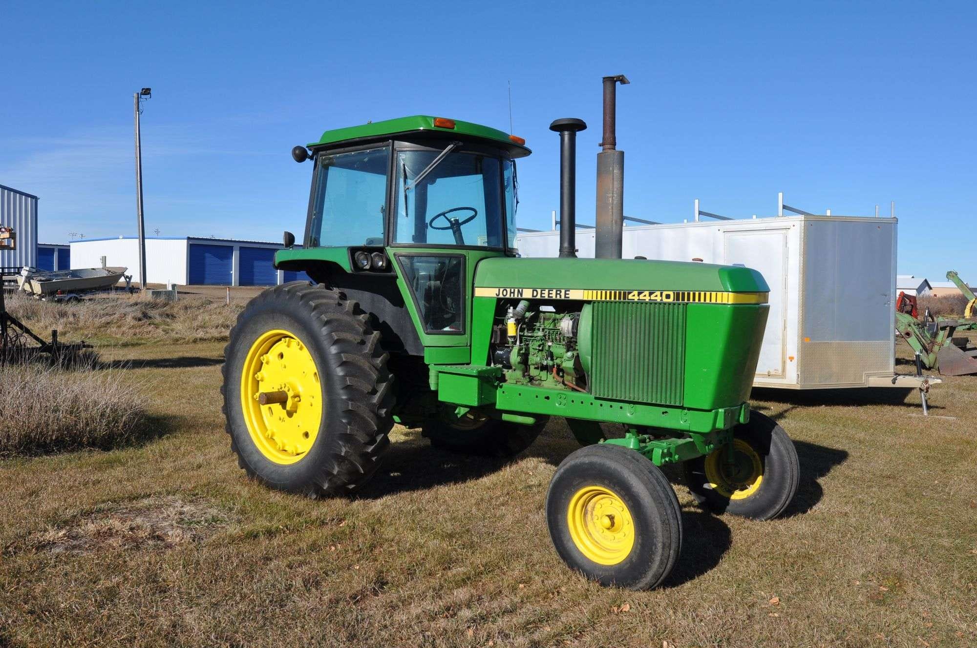 1980 John Deere 4440 Equipment Image0