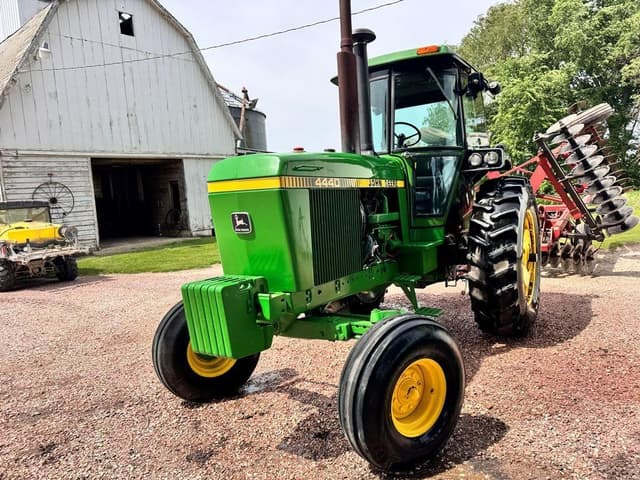 Image of John Deere 4440 equipment image 2