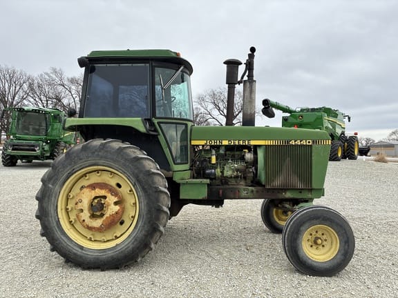 1980 John Deere 4440 Equipment Image0