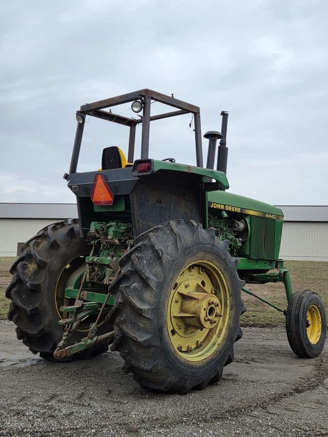 Image of John Deere 4440 equipment image 4