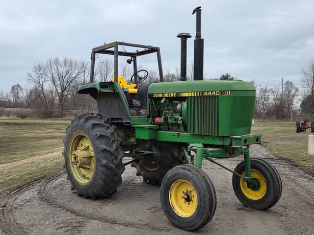 Image of John Deere 4440 equipment image 2