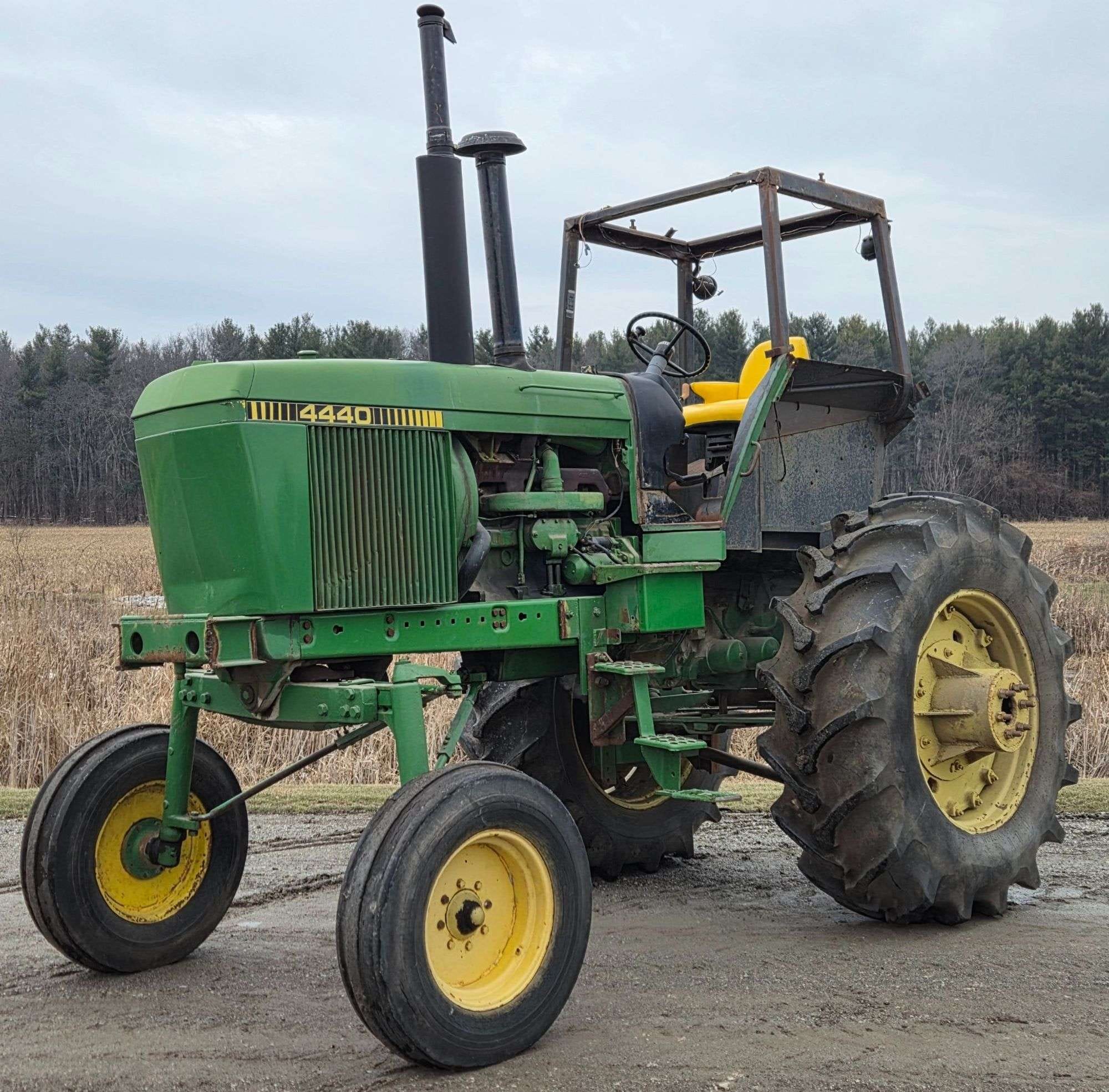 1980 John Deere 4440 Equipment Image0