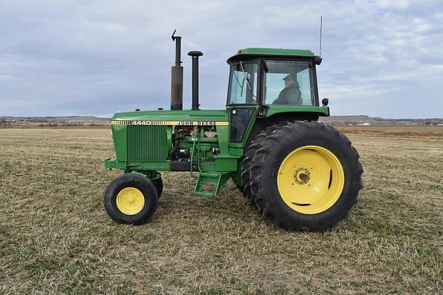 Image of John Deere 4440 equipment image 2