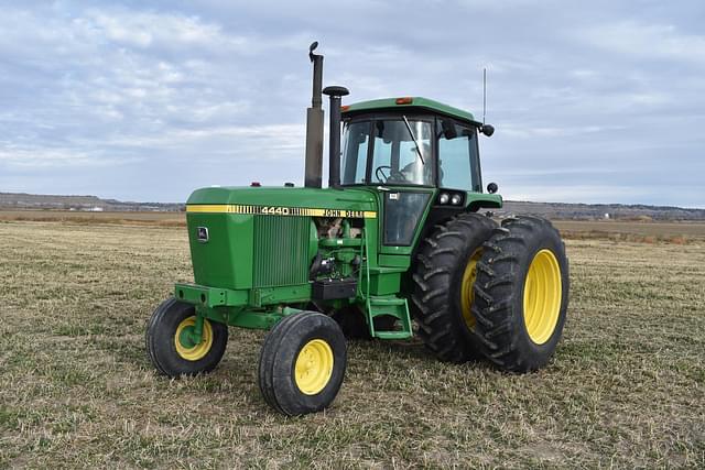 Image of John Deere 4440 equipment image 1